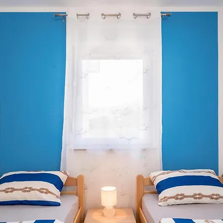2 Bedroom Beautiful Apartment In Cizici *