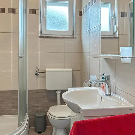 Διαμέρισμα 2 Bedroom Beautiful In Čižići