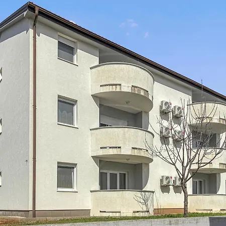 2 Bedroom Beautiful In * Čižići