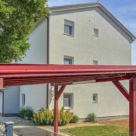 2 Bedroom Beautiful In