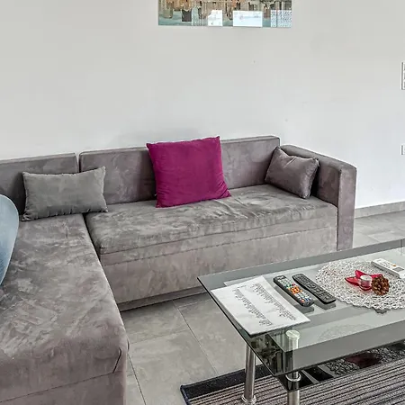 Διαμέρισμα 2 Bedroom Beautiful In Čižići