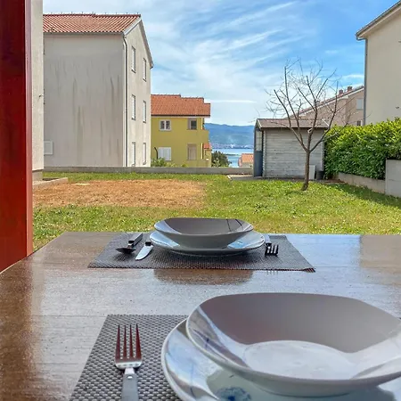 2 Bedroom Beautiful In Διαμέρισμα *