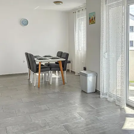 2 Bedroom Beautiful In * Čižići