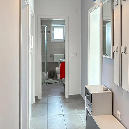 2 Bedroom Beautiful In Διαμέρισμα *