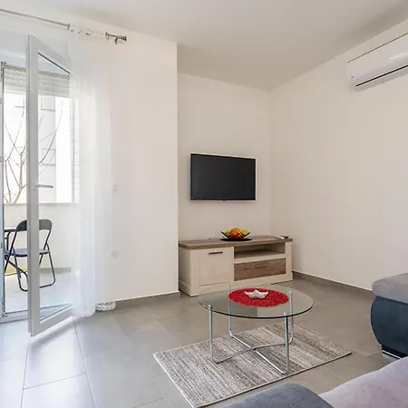 2 Bedroom Beautiful Apartment In Cizici Daire *
