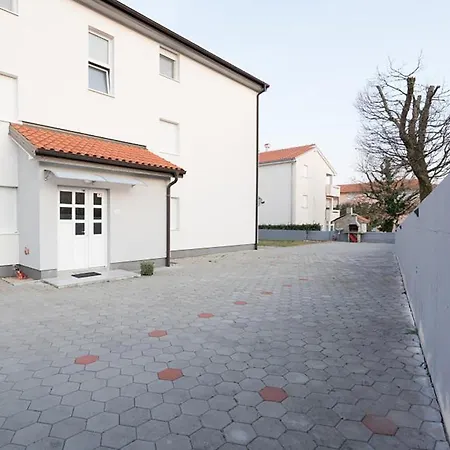 2 Bedroom Beautiful Apartment In Cizici