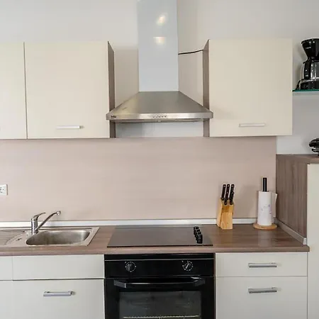 Apartman In With Wifi Cizici