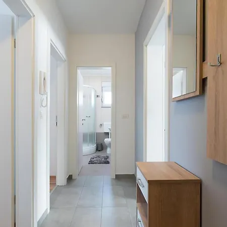 2 Bedroom Beautiful Apartment In Cizici Daire Čižići
